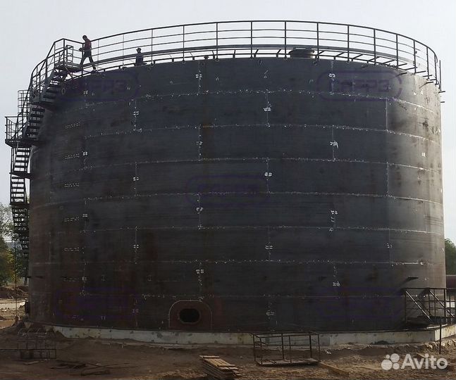 Металлические емкости разного объёма