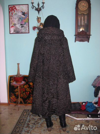 Продаю каракулевую шубу