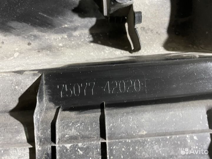 Молдинг двери задней правой Toyota RAV 4 CA40