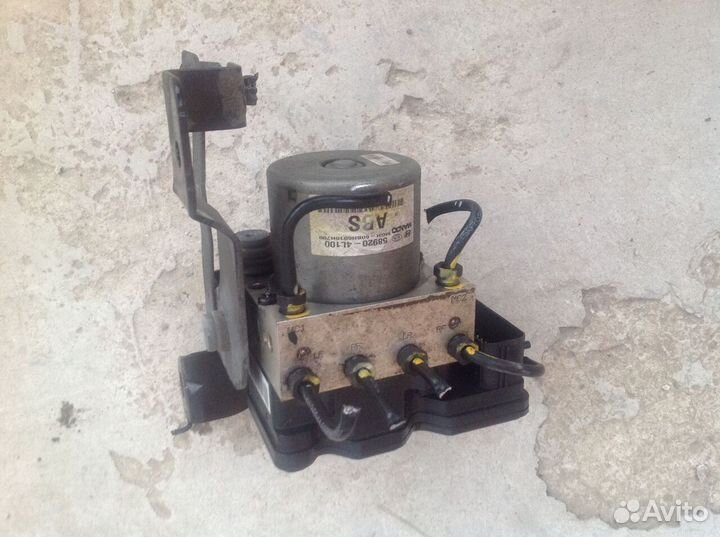 Блок ABS (насос ) Kia Rio / Hyundai Solaris