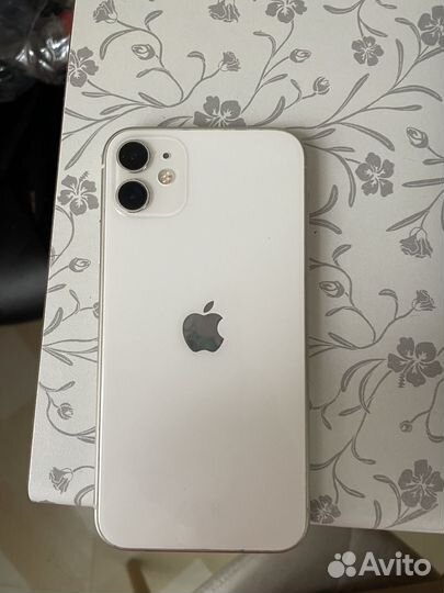 iPhone 11, 64 ГБ