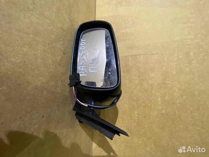 Зеркало левое Volkswagen Passat