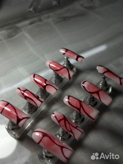 Накладные ногти с дизайном