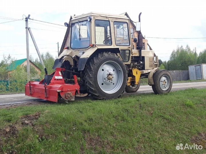 Вспашка земли трактором