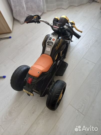 Электросамокат трехколесный с сиденьем для детей