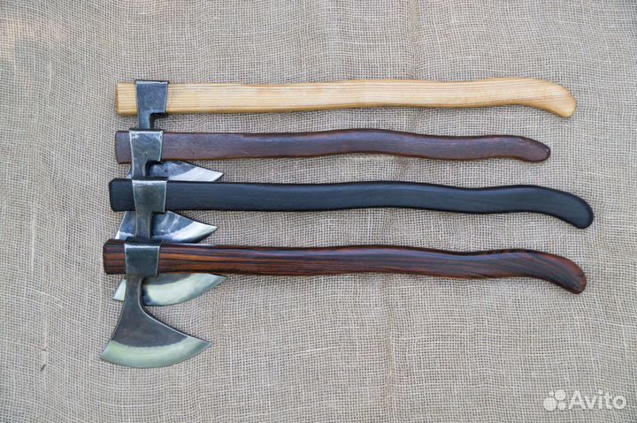 Подарочный топор для рыбака и охотника на топорище