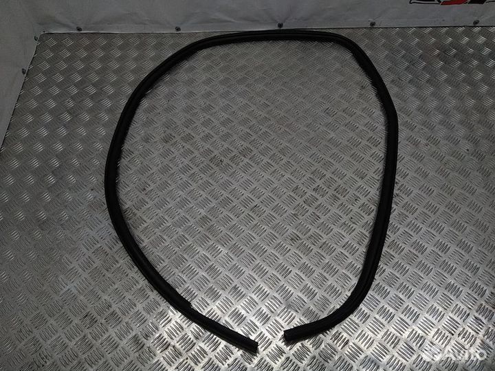 Уплотнитель проема двери Mitsubishi ASX I (2010—20