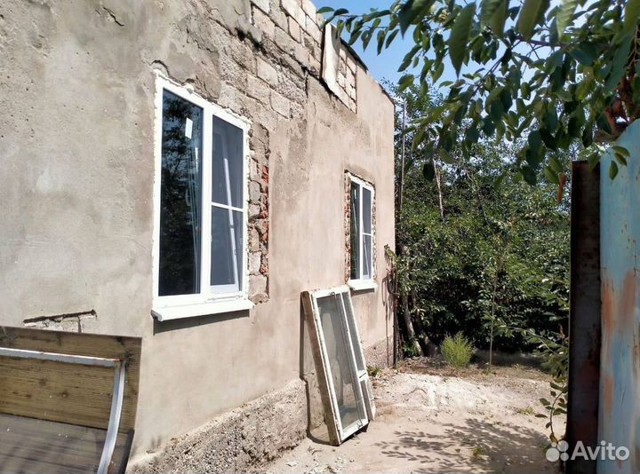 Дверь и окно на балкон