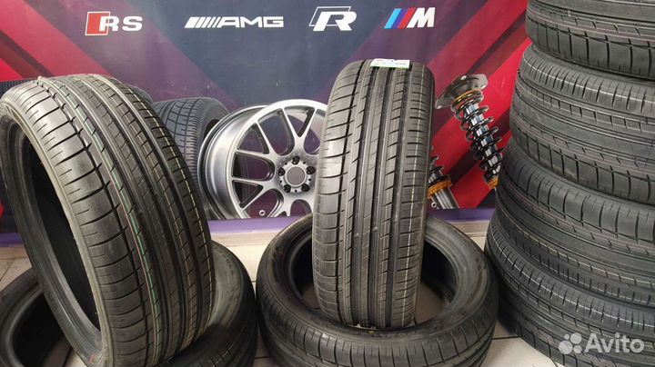 Triangle Sports TH201 215/45 R18 93Y