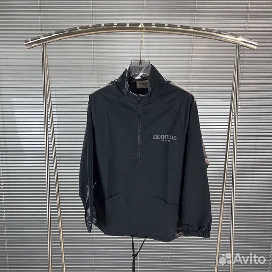 Ветровка essentials