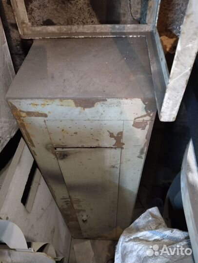 Сейф металлический