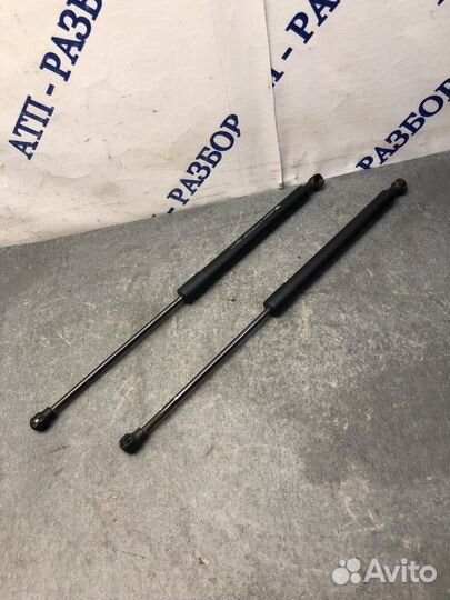 Упор багажника каптюр