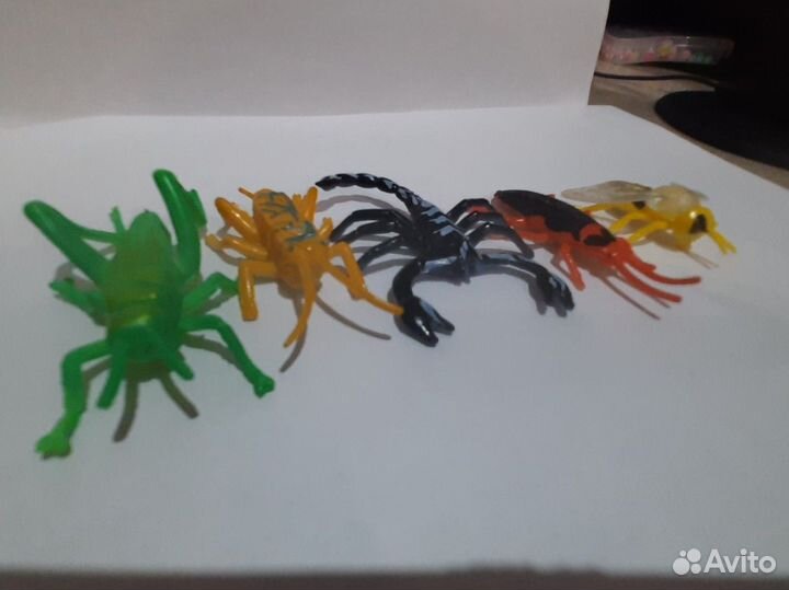 Пластиковые насекомые