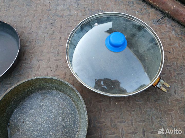 3 сковороды и крышка. Tefal. Moulin