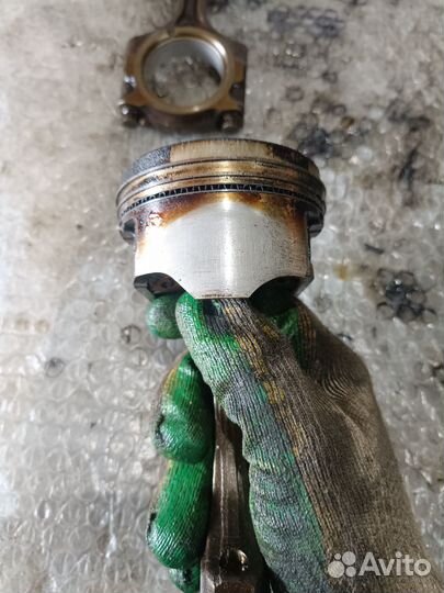 Поршень с шатуном Mazda 626 323 1.8 FP