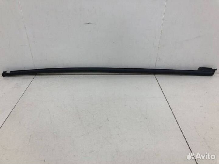 Уплотнитель стекла двери Skoda Rapid 2012-2020