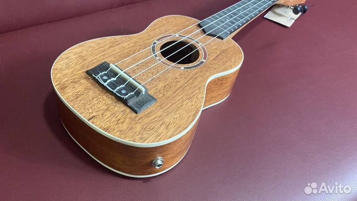 Укулеле сопрано со звукоснимателем