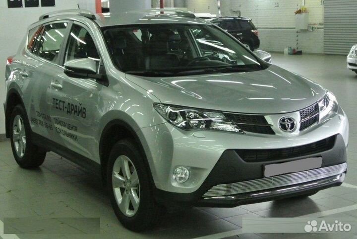 Решетка в бампер Toyota Rav 4 (XA40) 2012-2015