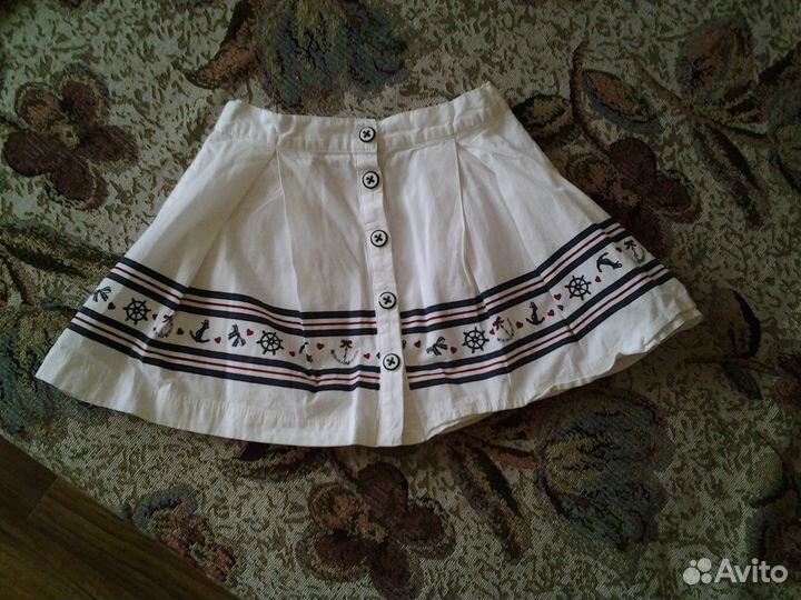 Одежда детская (кофточки, юбки, жилет)