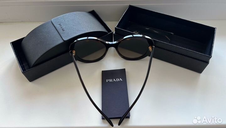 Солнечные очки женские prada