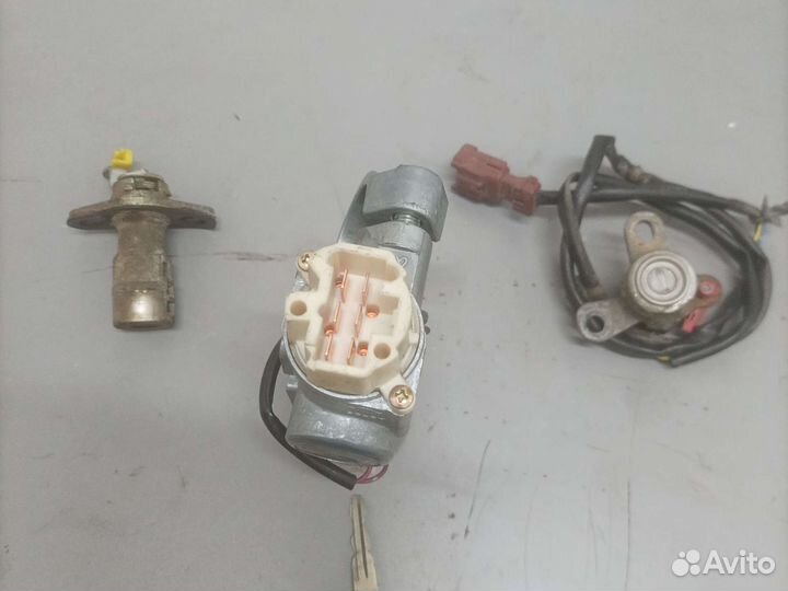 Замок зажигания Nissan Maxima A33 комплект