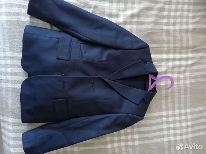Продам школьные костюмы на мальчика