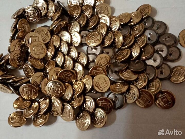 Пуговицы военные
