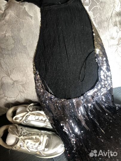 Кроссовки Zara и топ-стрейч в пайетках