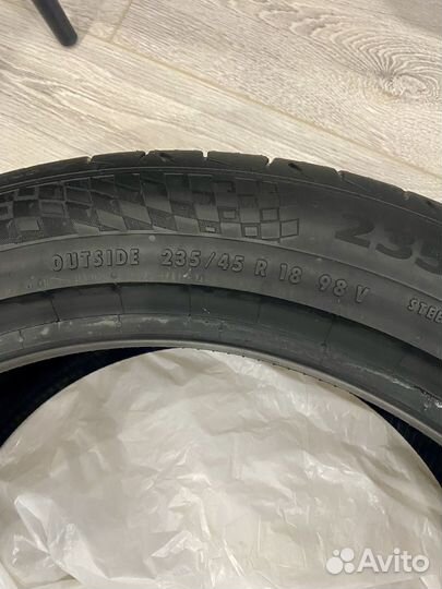 Continental MaxContact MC6 235/45 R18 98V