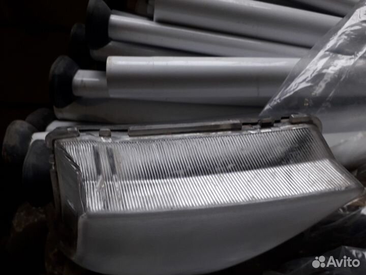 Стекло правой фары Chevrolet Cruze