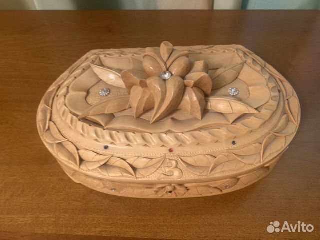 Шкатулка резная