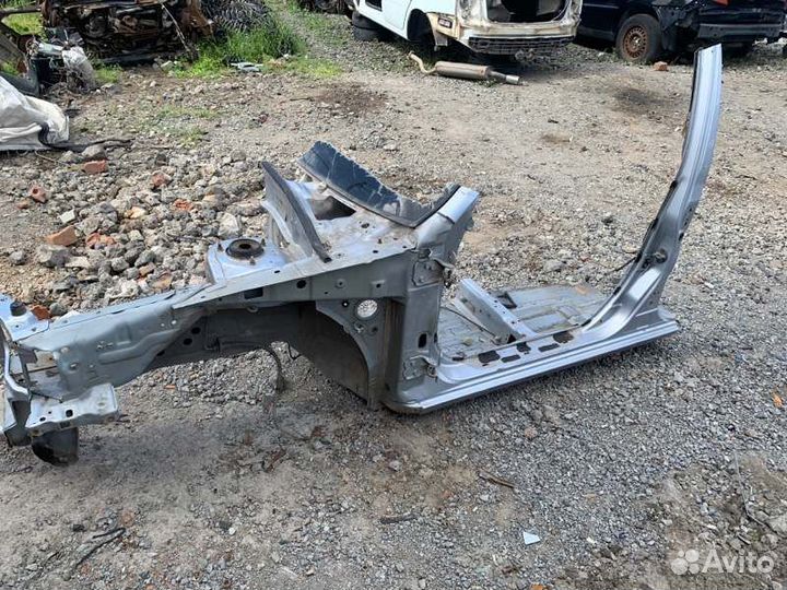 Передняя левая четверть с порогом Hyundai Accent