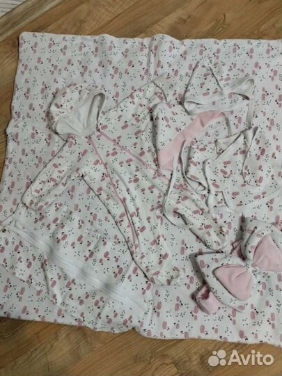 Комплект на выписку для девочки