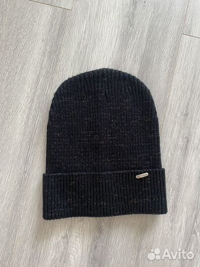 Женская шапка бини