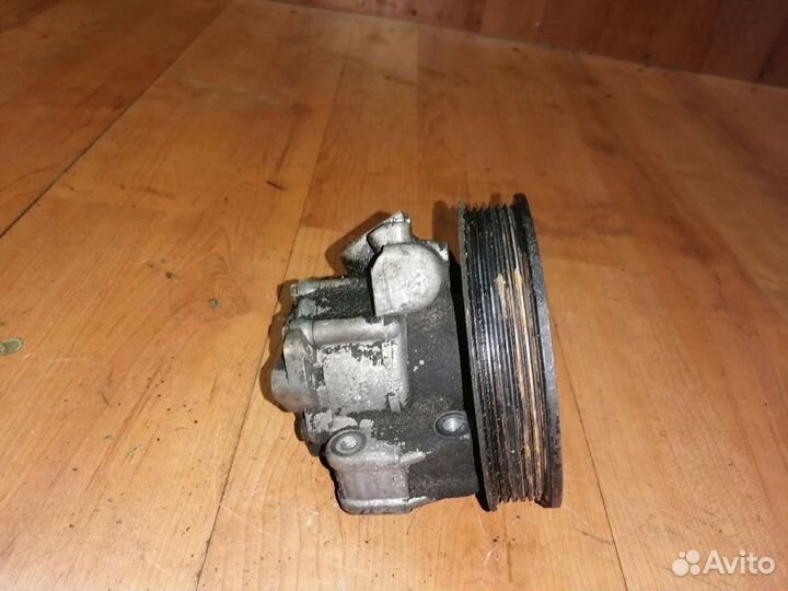 Насос гидроусилителя Mercedes om 611 2.2DCi