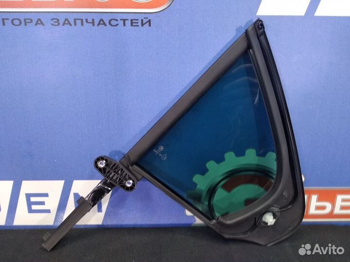 Форточка двери задней Skoda Rapid 2012 новое