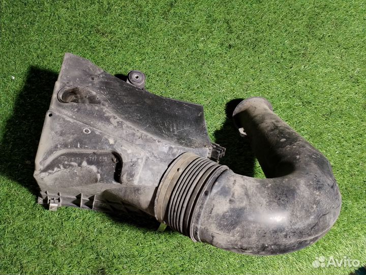 Нижняя часть корпуса воздушного фильтра BMW 7 e38