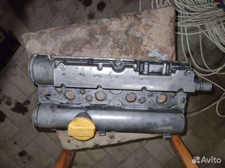 Клапанная крышка на Opel vectra b