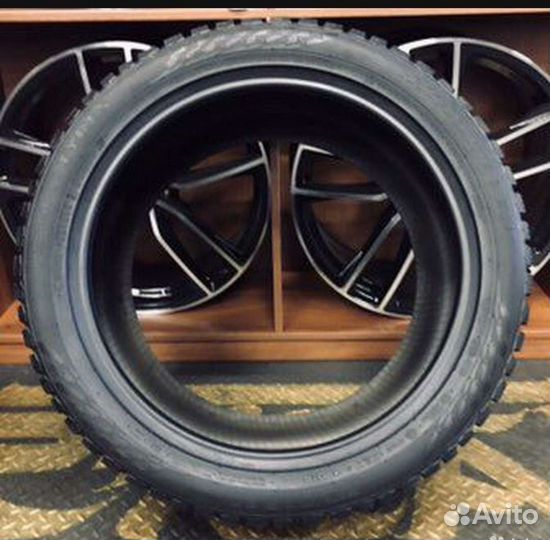 Nokian Tyres Hakkapeliitta 9 315/35 R20 110T