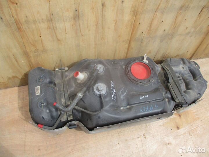 Бак топливный Toyota Hilux 8 (AN120/AN130)