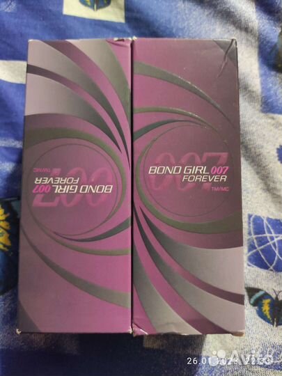 Bond girl 007 Avon