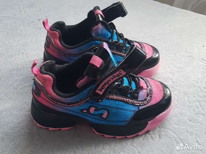 Кроссовки для девочки