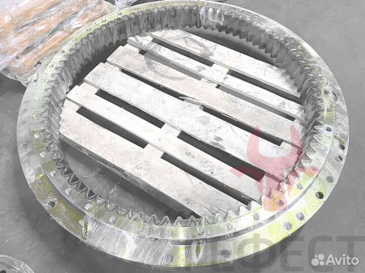 Опорно-поворотный круг PC400-7 208-25-61300