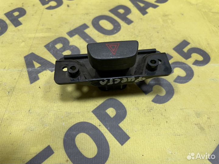 Кнопка аварийной сигнализации Ford Fiesta