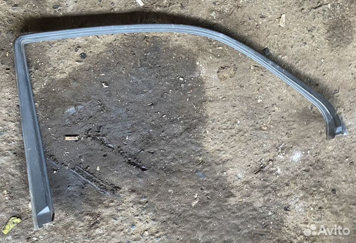 Молдинг двери задней правой Mercedes Benz E-Klasse