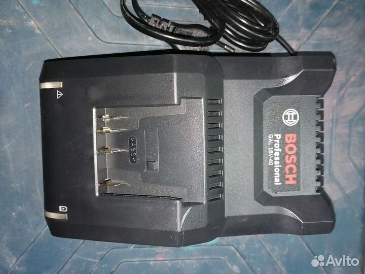 Новое зарядное устройство Bosch GAL 18v-40