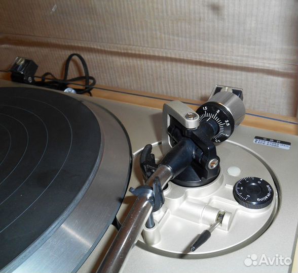 Проигрыватель винила Technics SL-1301 в коллекцию