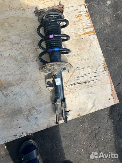 Стойка амортизатора передняя правая Kia Ceed 2 JD