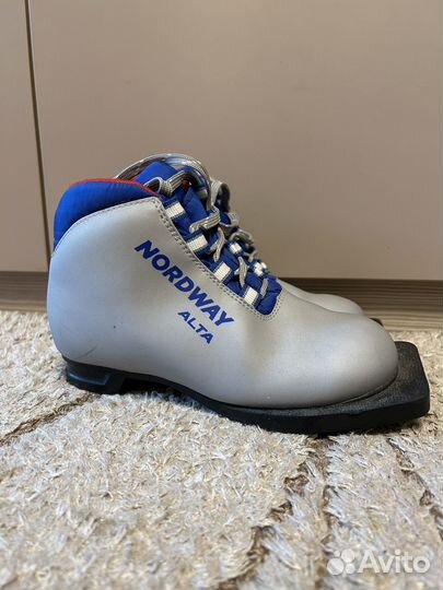 Лыжные ботинки