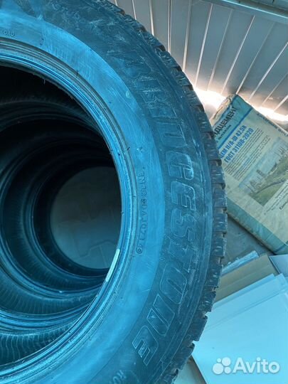 Bridgestone Ice Cruiser 7000 235/65 R17